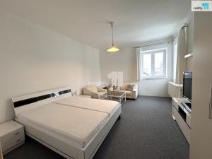 Pronájem bytu 1+1, Praha - Kobylisy, Zlonínská, 49 m2