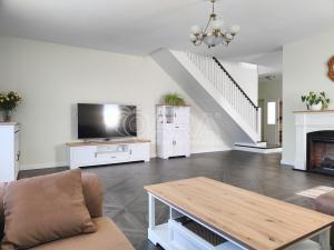 Pronájem rodinného domu, Vysoký Újezd, Pod Ovčínem, 354 m2