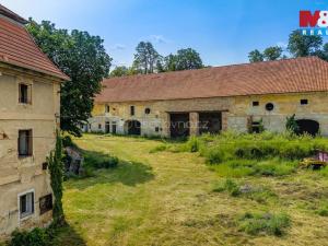 Prodej komerčního pozemku, Zvoleněves, 18484 m2