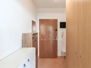 Pronájem bytu 2+kk, Praha - Vysočany, Zbuzkova, 44 m2