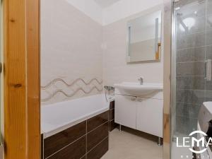 Prodej bytu 3+1, Velká Bystřice, Nádražní I, 68 m2