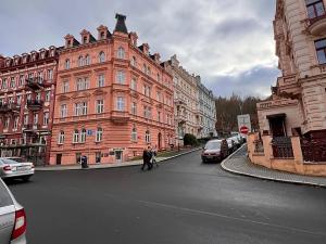 Prodej bytu 3+1, Karlovy Vary, Svahová, 98 m2