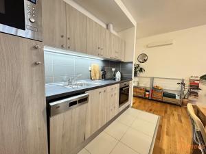 Pronájem bytu 2+kk, Praha - Staré Město, Národní, 68 m2