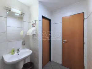 Pronájem kanceláře, Praha - Nusle, Hvězdova, 240 m2