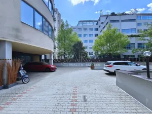 Pronájem kanceláře, Praha - Nusle, Hvězdova, 240 m2