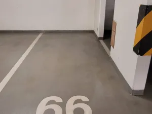 Pronájem garážového stání, Praha, Názovská, 18 m2