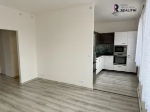 Prodej bytu 2+kk, Lubenec, Náměstí, 52 m2