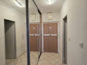 Prodej bytu 1+kk, Praha - Troja, Hnězdenská, 38 m2
