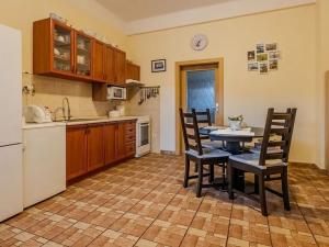 Prodej činžovního domu, Sadská, Husova, 306 m2