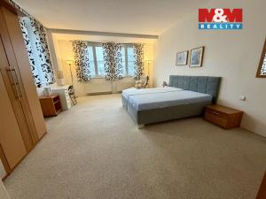 Pronájem bytu 3+1, Pardubice - Zelené Předměstí, Smetanovo náměstí, 140 m2