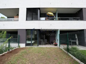 Pronájem bytu 1+kk, Praha, U Sluncové, 38 m2