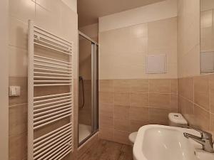 Pronájem bytu 2+kk, Praha - Holešovice, Na Maninách, 46 m2
