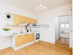 Pronájem bytu 3+1, Praha, Vybíralova, 77 m2