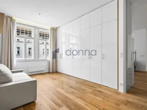 Pronájem bytu 3+kk, Praha, Laubova, 109 m2