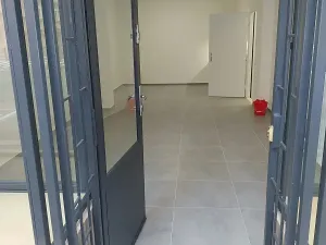 Pronájem obchodního prostoru, Praha - Holešovice, Františka Křížka, 90 m2