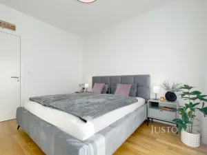 Pronájem bytu 2+kk, Praha, Armády, 53 m2