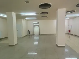 Prodej obchodního prostoru, Karlovy Vary, Divadelní náměstí, 100 m2