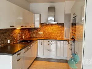 Pronájem bytu 2+1, Včelná, 79 m2