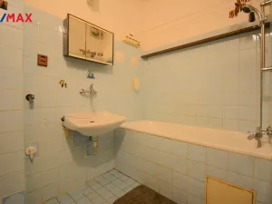 Prodej bytu 3+1, Pardubice - Ohrazenice, Marie Majerové, 74 m2