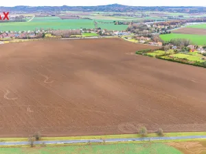 Prodej podílu 4/9 pole, Jičín, 14408 m2