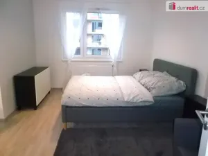 Pronájem bytu 1+kk, Praha, Strnadových, 33 m2