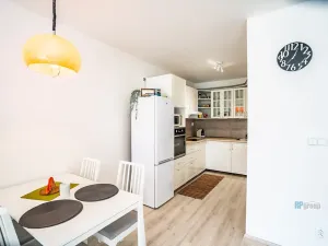 Prodej bytu 2+kk, Unhošť, U Parketárny, 60 m2