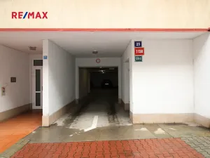 Pronájem garážového stání, Praha - Podolí, Sinkulova, 12 m2