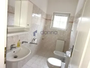 Pronájem rodinného domu, Praha, K vinicím, 251 m2