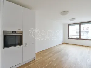 Pronájem bytu 2+kk, Praha - Vysočany, Sokolovská, 54 m2