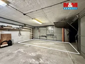 Pronájem garážového stání, Zlín, U Trojáku, 13 m2