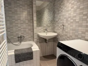 Pronájem bytu 2+kk, Praha, 28. pluku, 58 m2