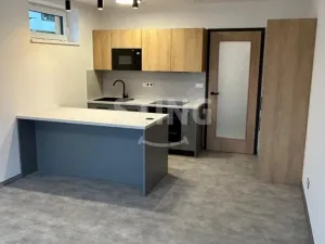 Pronájem bytu 1+kk, Pardubice, Husova, 35 m2