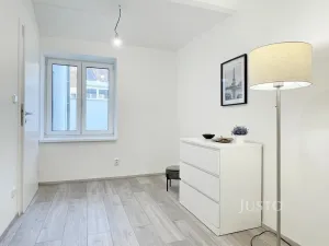 Prodej bytu 3+1, Praha, Žitavského, 66 m2