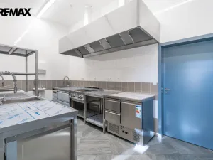 Prodej komerční nemovitosti, Karlovy Vary, 1967 m2