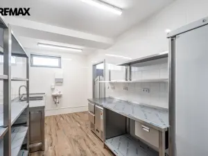 Prodej komerční nemovitosti, Karlovy Vary, 1967 m2