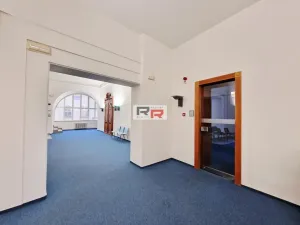 Pronájem kanceláře, Olomouc, Dolní náměstí, 67 m2