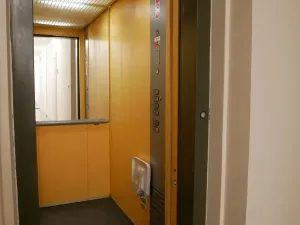 Pronájem kanceláře, Praha - Malá Strana, Karmelitská, 27 m2