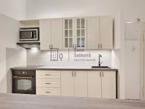 Pronájem bytu 2+1, Jindřichův Hradec, nám. Míru, 71 m2