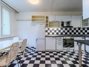 Prodej bytu 3+1, Praha - Prosek, Lovosická, 67 m2