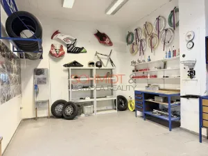 Prodej výrobních prostor, Biskupice, 1612 m2