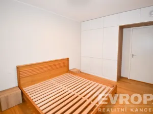 Pronájem bytu 2+kk, Praha - Smíchov, Podbělohorská, 57 m2