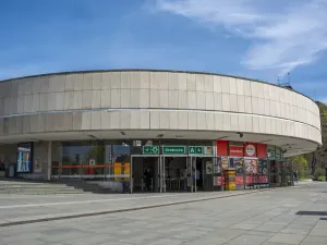 Pronájem obchodního prostoru, Praha - Vršovice, Kubánské náměstí, 112 m2