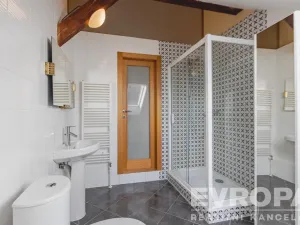 Prodej atypického bytu, Praha - Staré Město, U Dobřenských, 63 m2