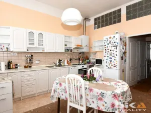 Prodej bytu 2+1, Louny, Husova, 76 m2