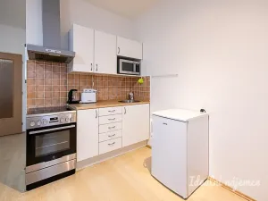 Pronájem bytu 1+kk, Praha - Vysočany, Poděbradská, 36 m2