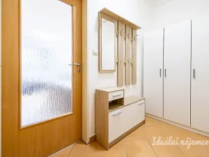 Pronájem bytu 1+kk, Praha - Vysočany, Poděbradská, 36 m2