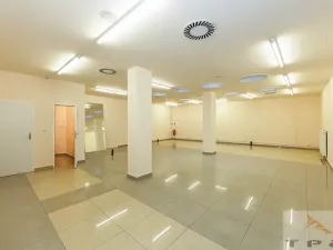 Pronájem obchodního prostoru, Karlovy Vary, Divadelní náměstí, 100 m2