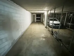 Pronájem garáže, Praha - Košíře, Zahradníčkova, 50 m2