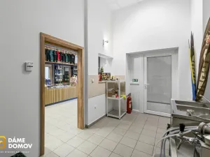 Pronájem obchodního prostoru, Zlín - Louky, třída Tomáše Bati, 142 m2