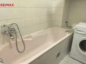 Pronájem bytu 2+1, Karlovy Vary, nábřeží Jana Palacha, 69 m2